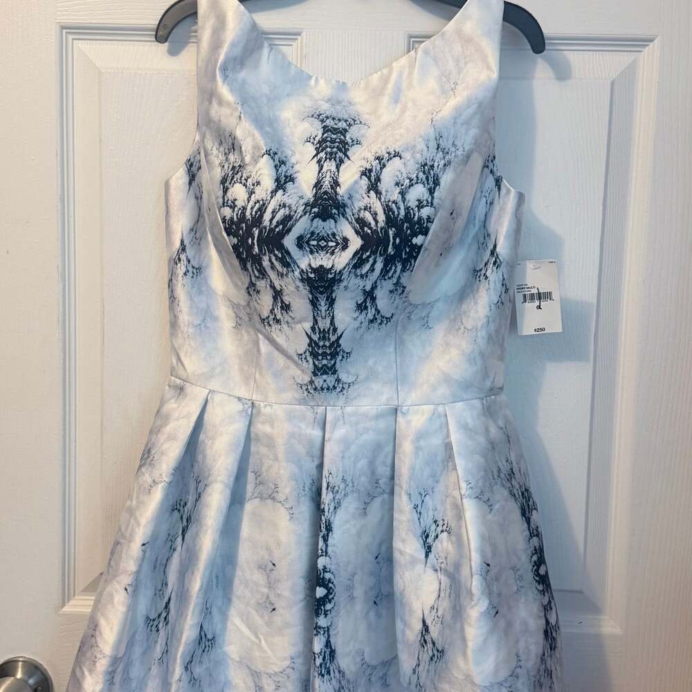 Glamour by Terani Couture Ivory Navy Dress 6 New with tags attached